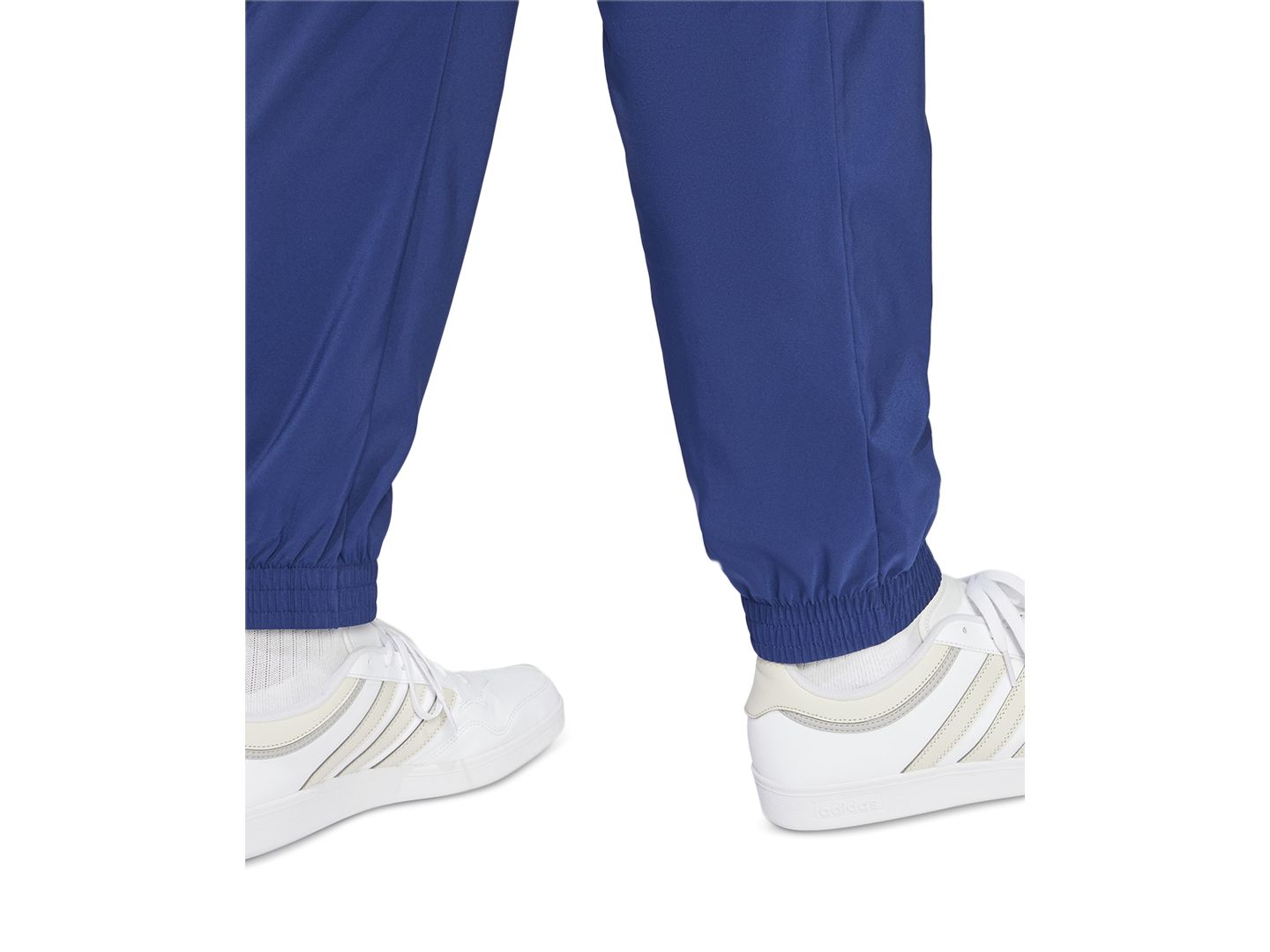 Мужские брюки adidas Essentials Small Logo Cargo, цвет: Тёмный синий / Белый — фото 4