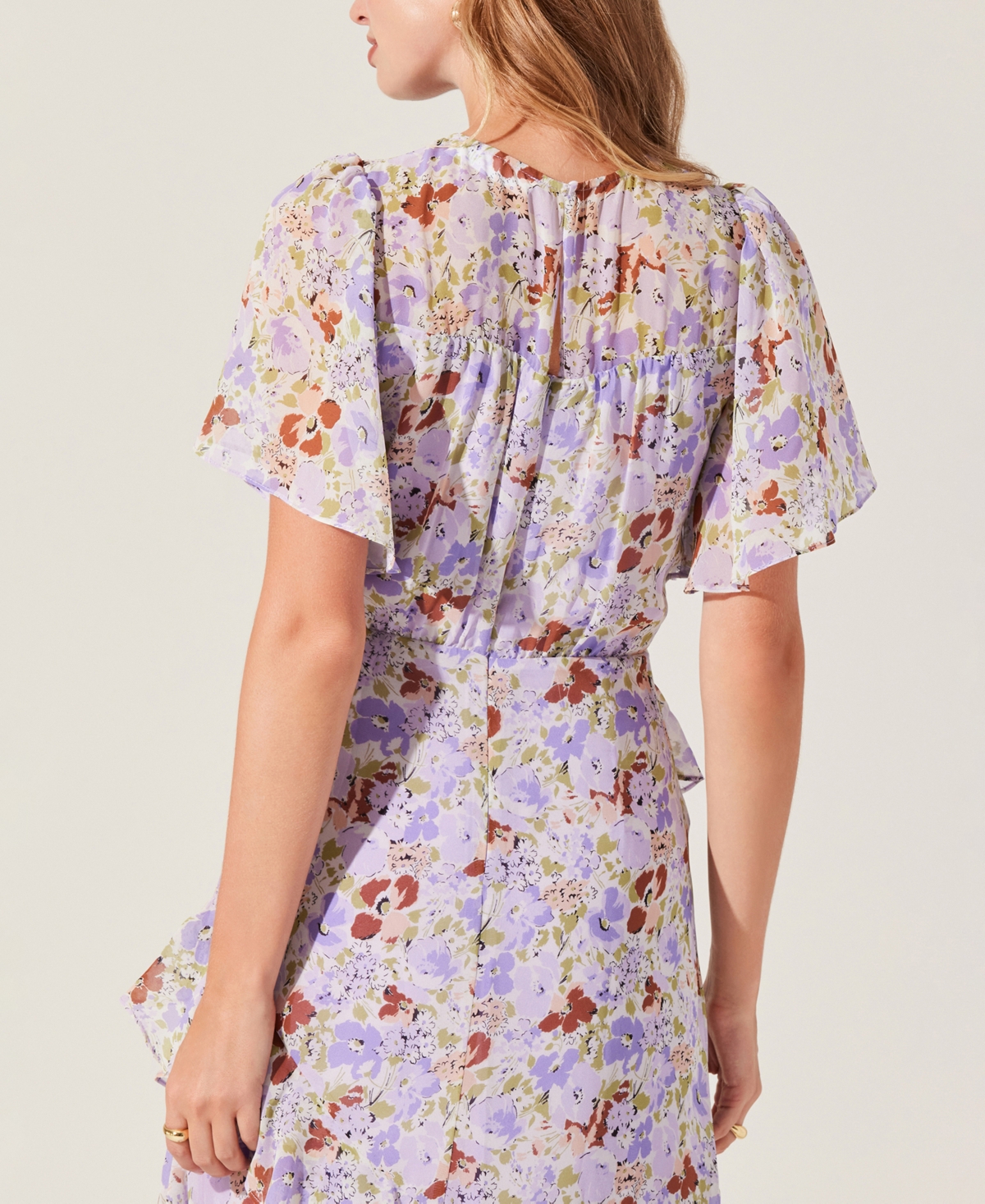 Astr The Label Floramae Floral Ruffle Detail Short Sleeve Midi Dress In Lavender Floral