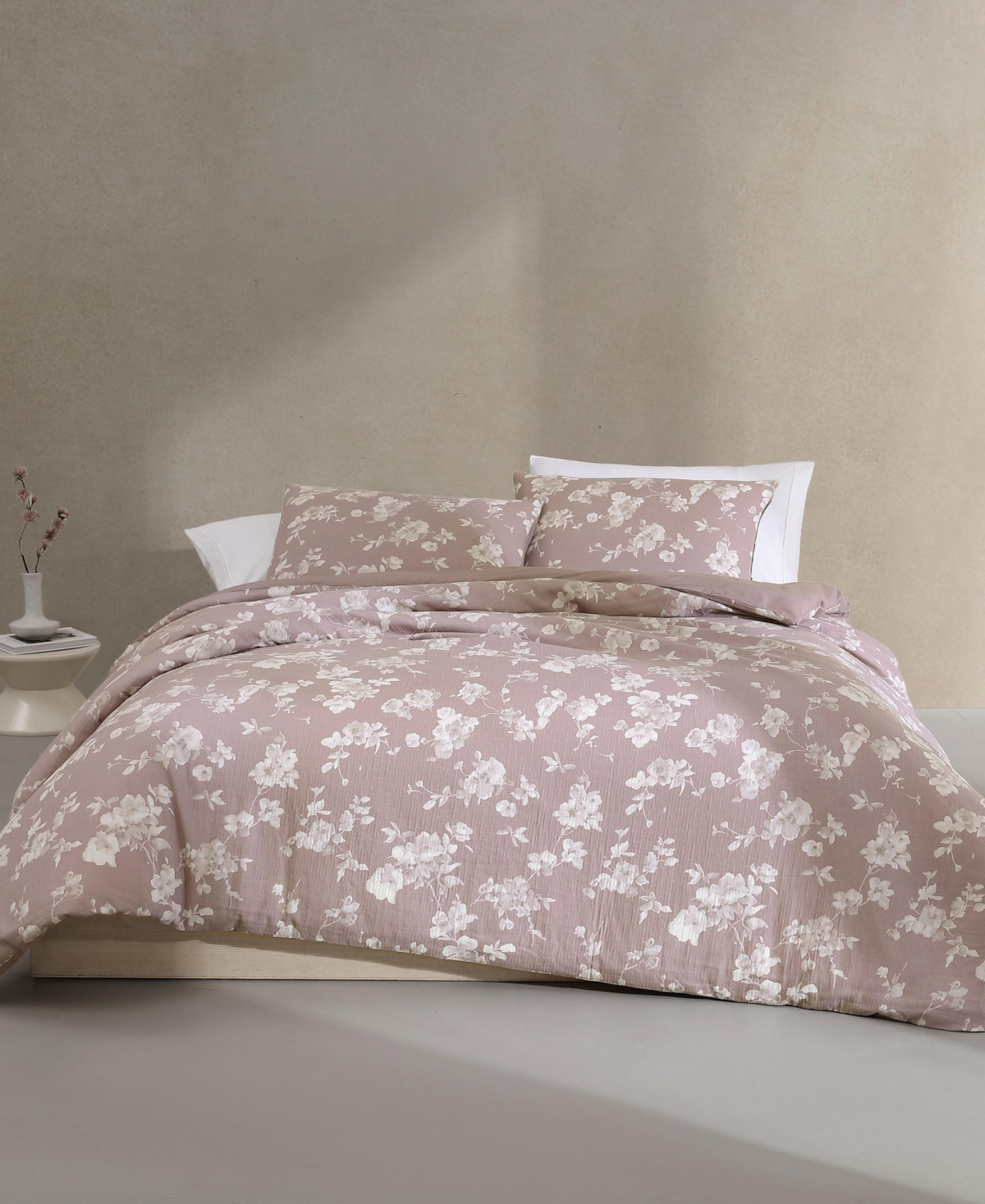 CALVIN KLEIN CLOSEOUT! CALVIN KLEIN ETERNITY FLORAL COTTON GAUZE 3-PC. COMFORTER SET, QUEEN 