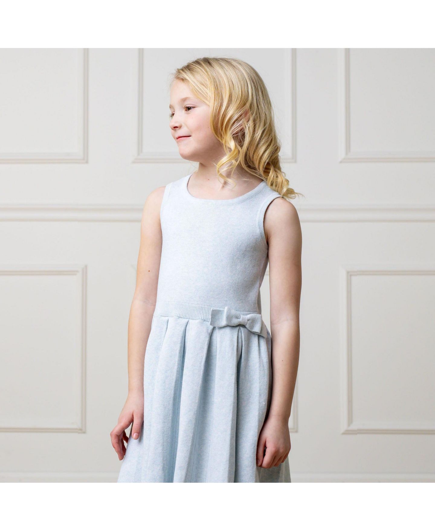 Платье Hope & Henry Heirloom Sleeveless Pleated Sweater Dress with Bow для девочек-малышей, цвет: Светлый синий меланжевый — фото 2