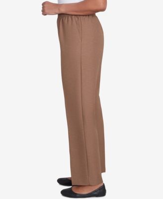 Women's Classic Textured Proportioned Short Pant