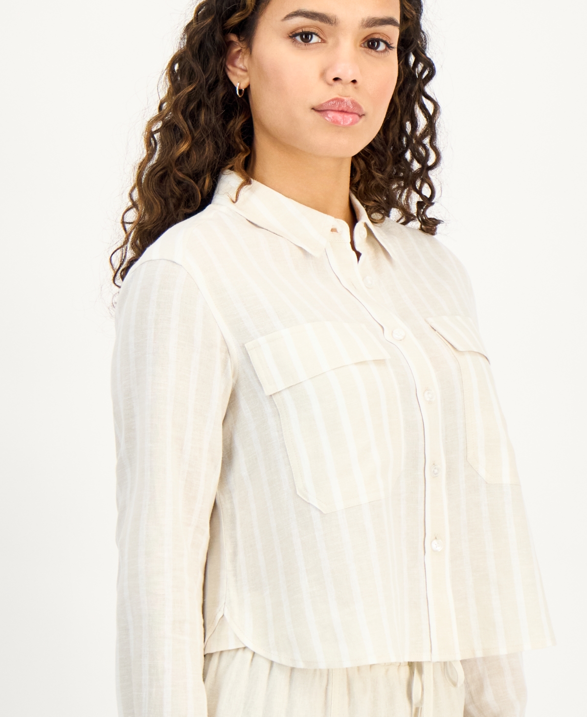 DKNY JEANS PETITE LINEN-BLEND STRIPED BUTTON-FRONT SHIRT 