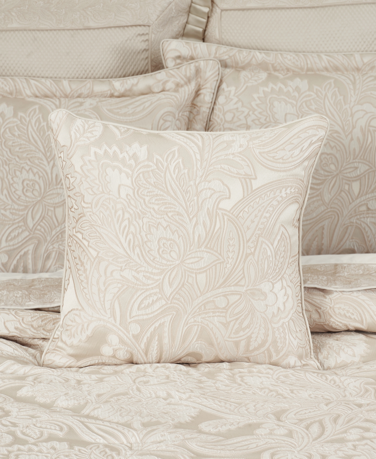 J Queen New York Villanova Decorative Pillow, 20" X 20" In Alabaster