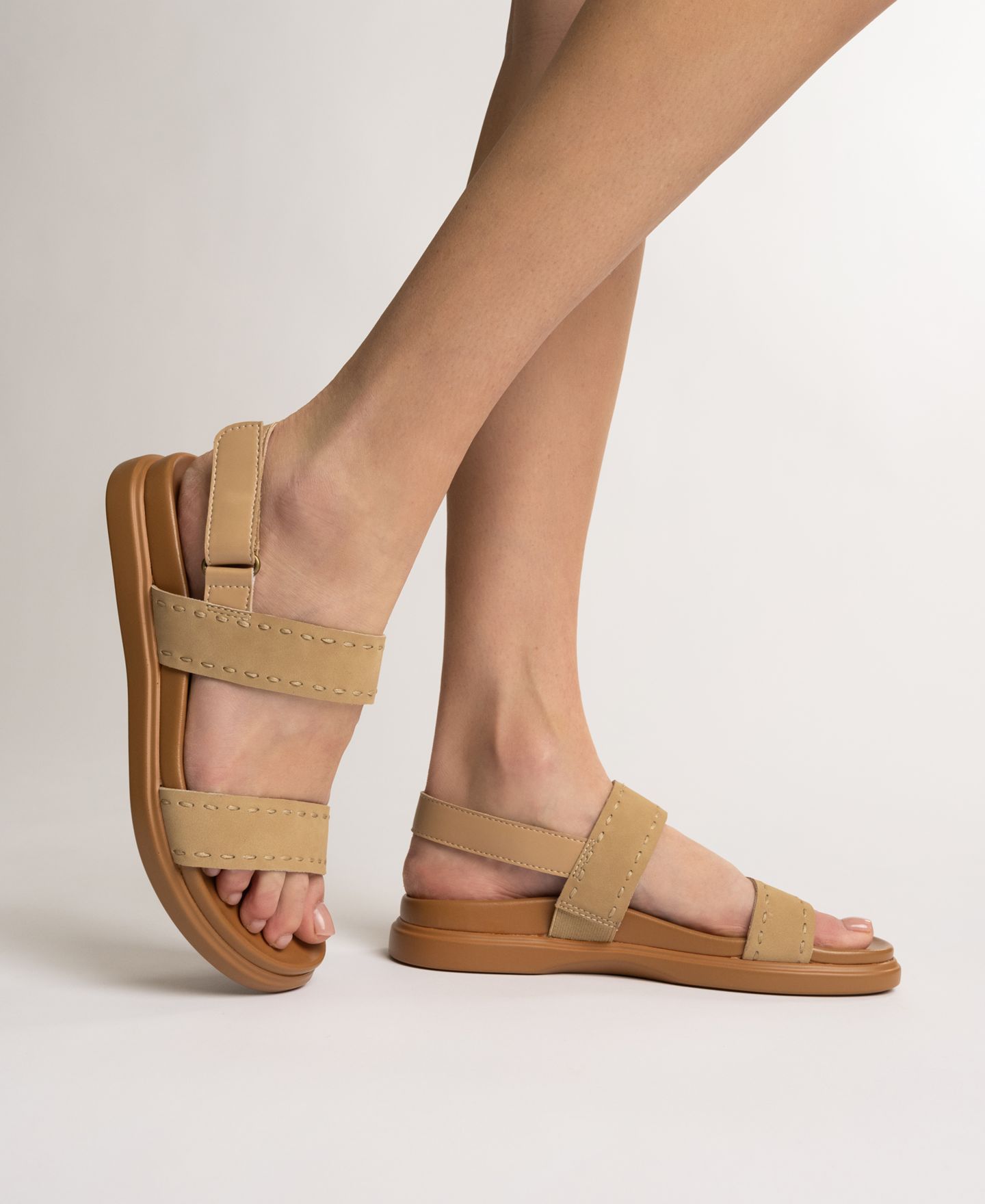 Женские сандалии Journee Collection Milie Double Band Footbed Flat, цвет: Чёрный — фото 6