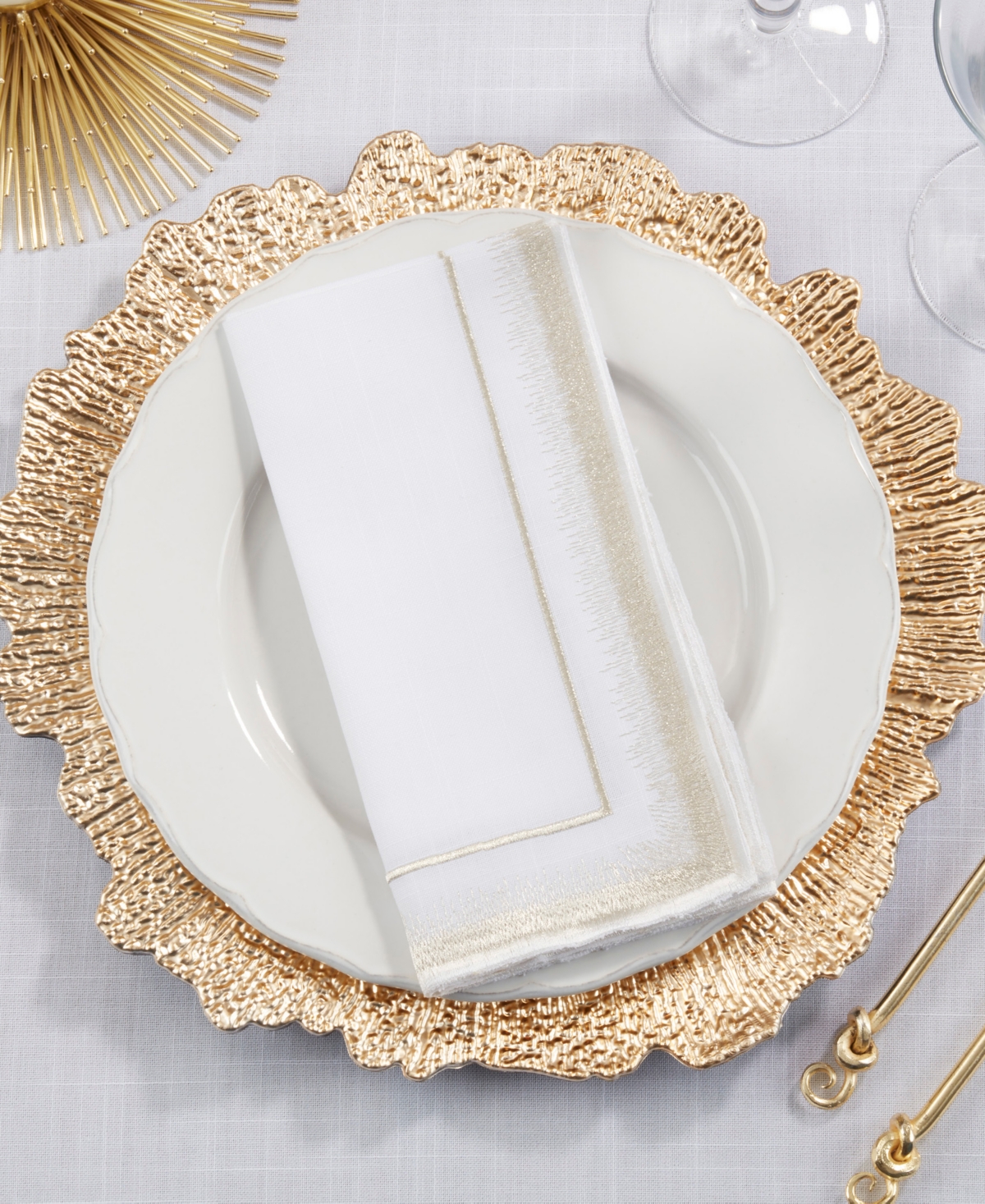Saro Lifestyle Elegant Embroidery Detail Napkin, Set Of 4 In Champagne