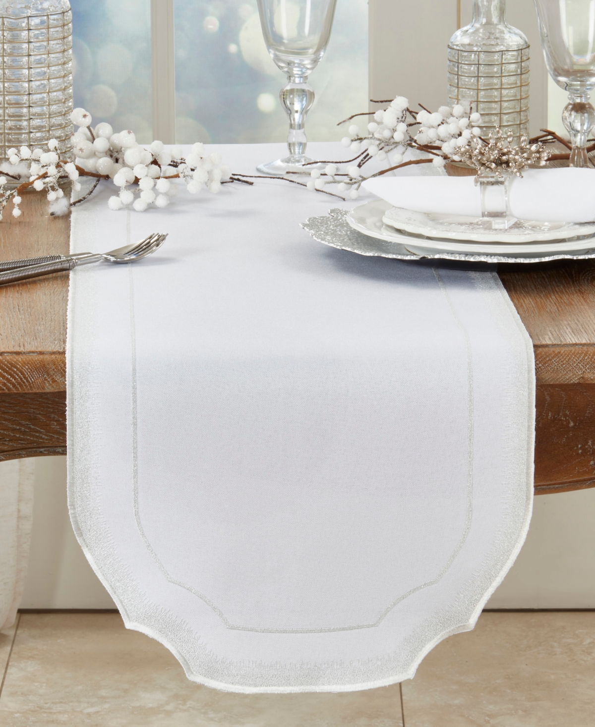Saro Lifestyle Elegant Embroidery Detail Table Runner, 16" X 70" In Silver