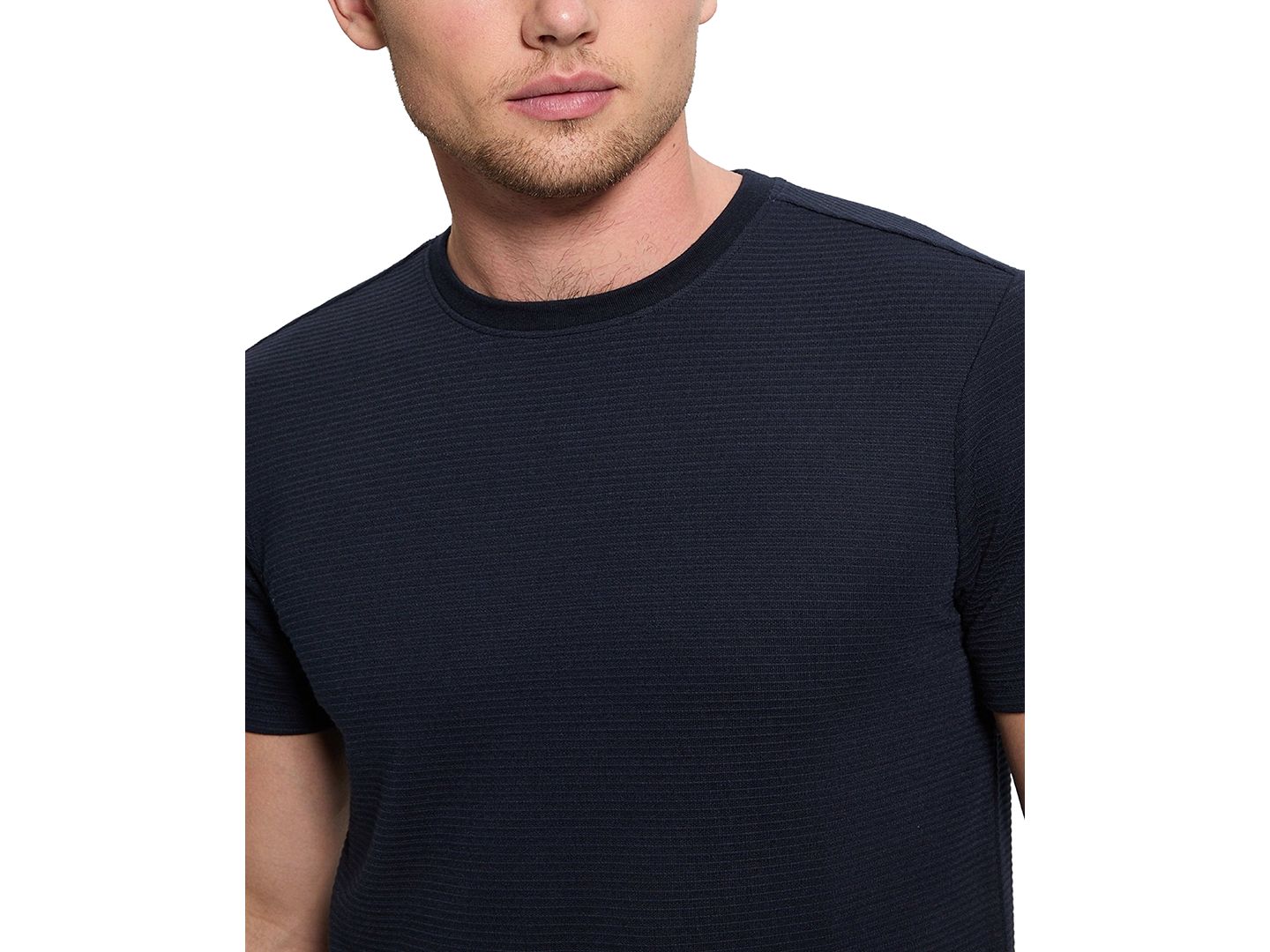 Мужская футболка GUESS Relaxed-Fit Linear Textured Short-Sleeve Crewneck, цвет: Синий — фото 3