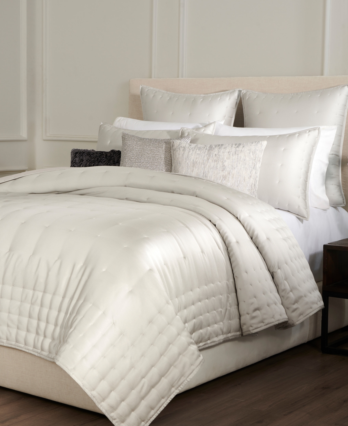 Donna Karan Home Hammered Silk Quilt, King In Platinum