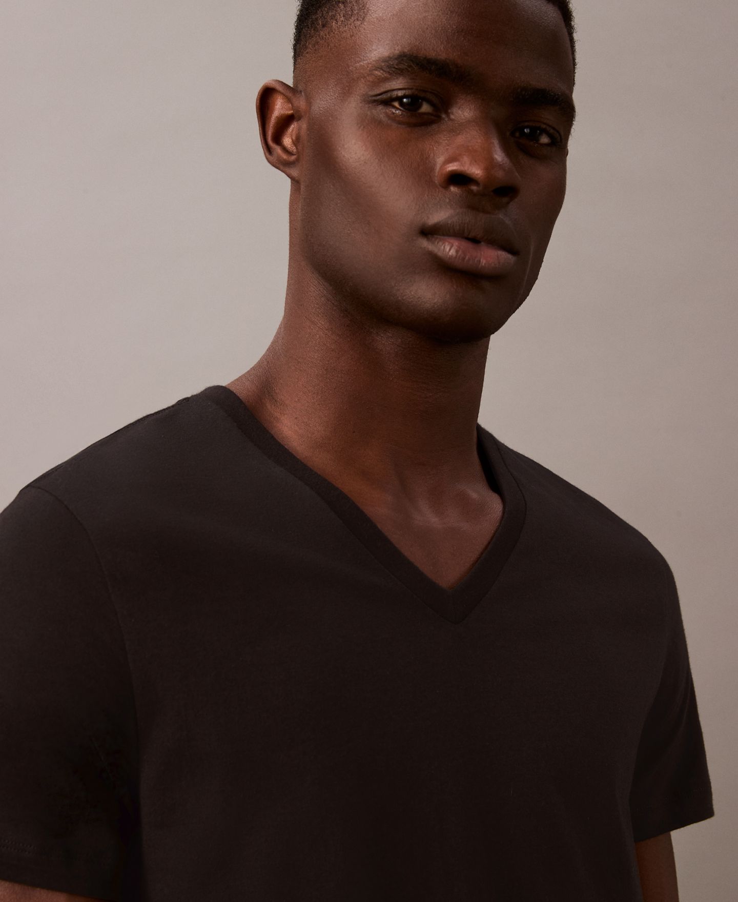 Мужские футболки Calvin Klein 5-Pack Cotton Classics V-Neck T-Shirts, цвет: Чёрный — фото 3