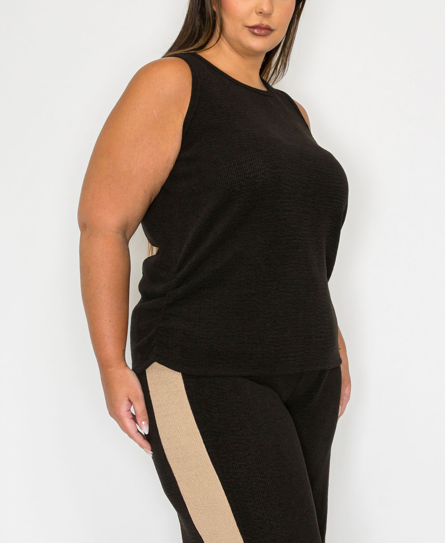 Женский топ COIN 1804 Plus Size Textured Rib Side Rushed Scoop Neck, цвет: Чёрный — фото 4