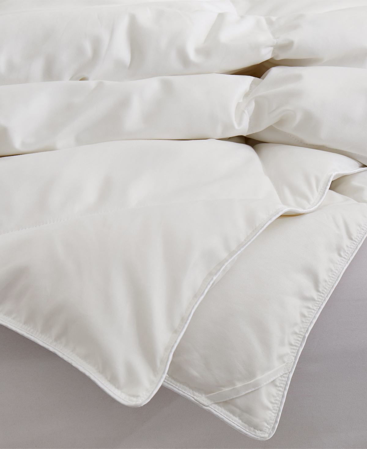 Unikome Ultra Soft Lightweight Goose Down Feather Fiber Comforter, Full/queen In White