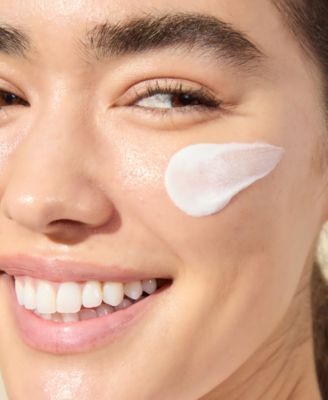 Green Tea Superlight Daily Defense Sunscreen