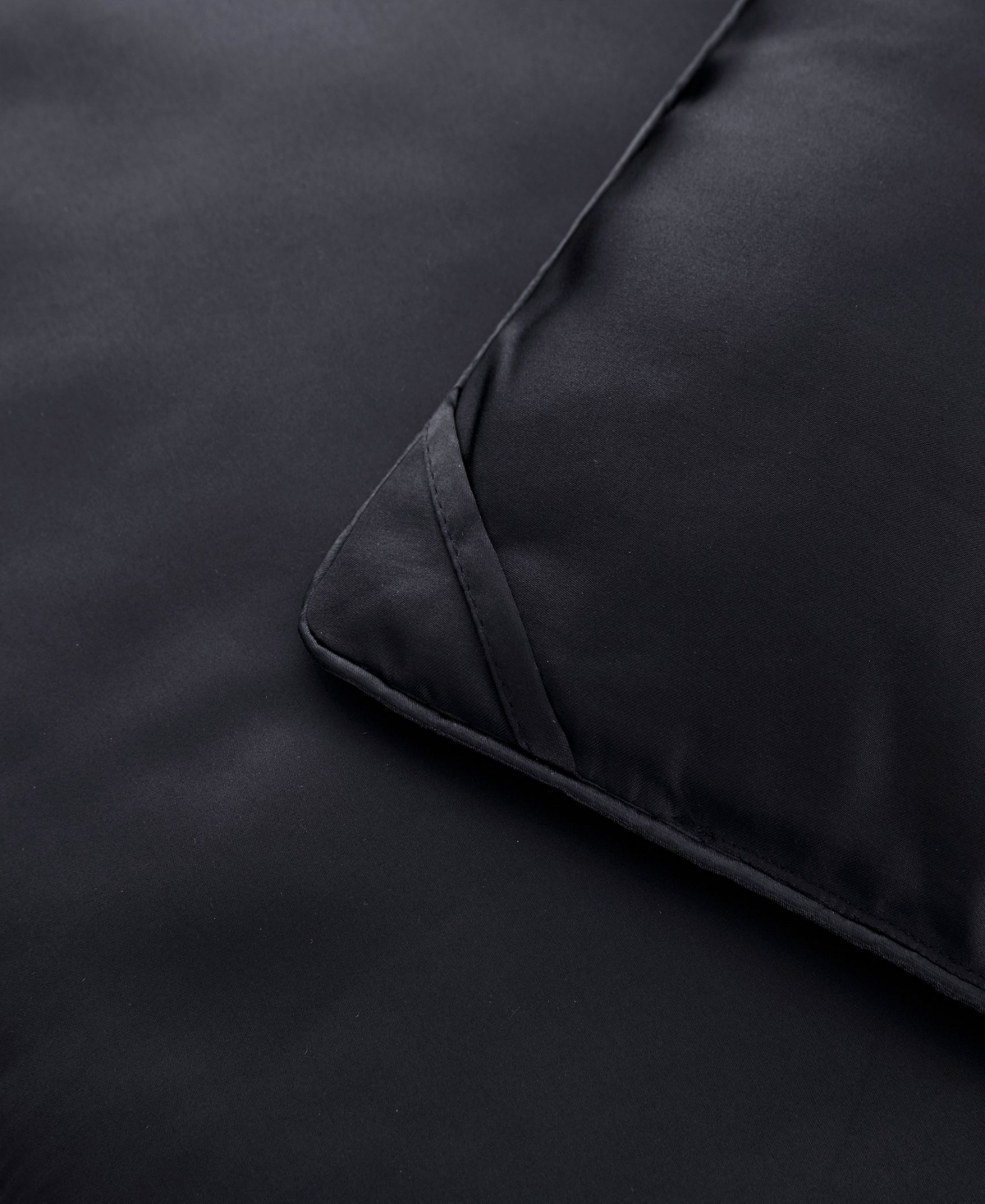 Unikome Soft Silky All Season Down Alternative Comforter, Twin In Black