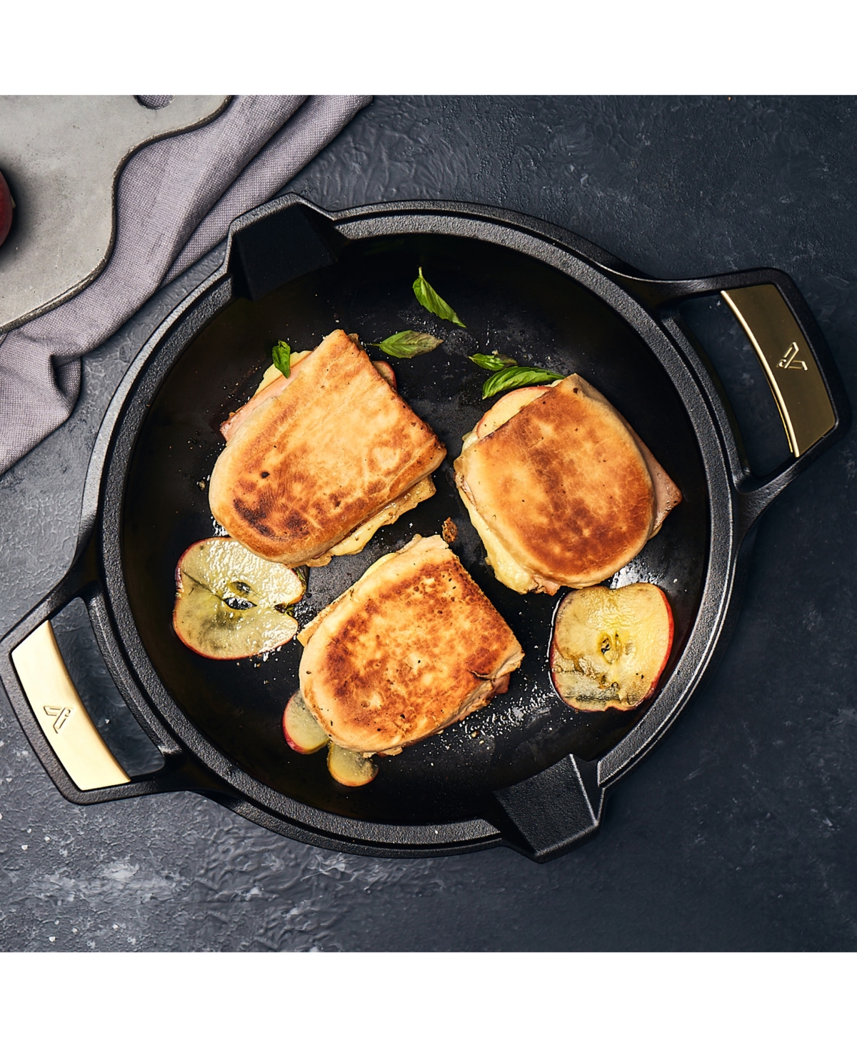 Victoria Signature Series 13" Cast Iron Skillet In Black And Gold