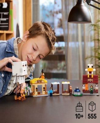 Minecraft The Great Balloon Village Attack Building Set 21273, 555 Pieces