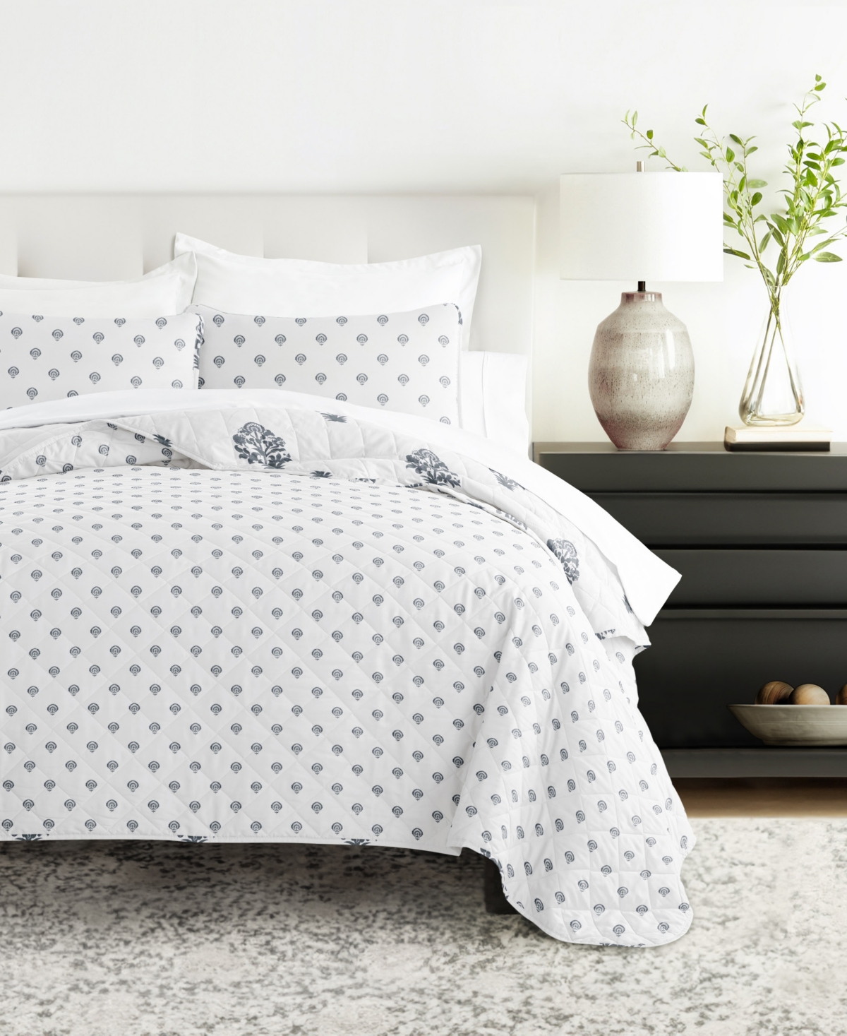 Ienjoy Home Stamped Bloom Reversible 3-pc. Quilt Set, Full/queen