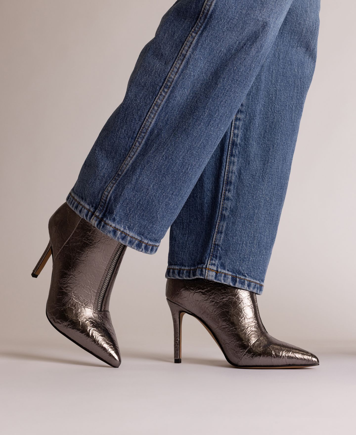Женские ботинки Journee Collection Mayra Stiletto Dress Booties, цвет: Чёрный — фото 6