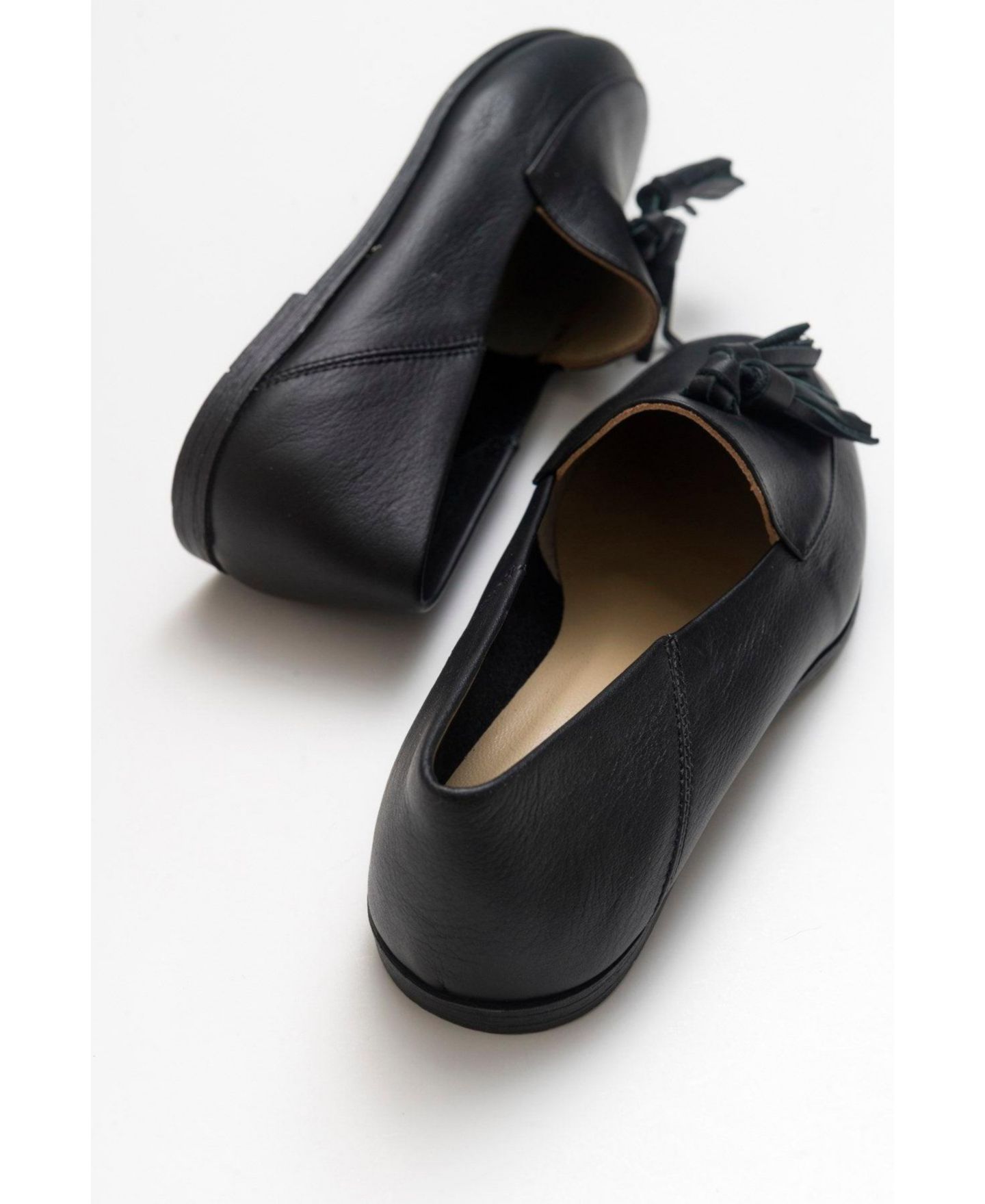 Женские туфли Forever & Always Shoes Mona Soft Leather Tassel Loafer, цвет: Чёрный кожаный — фото 2
