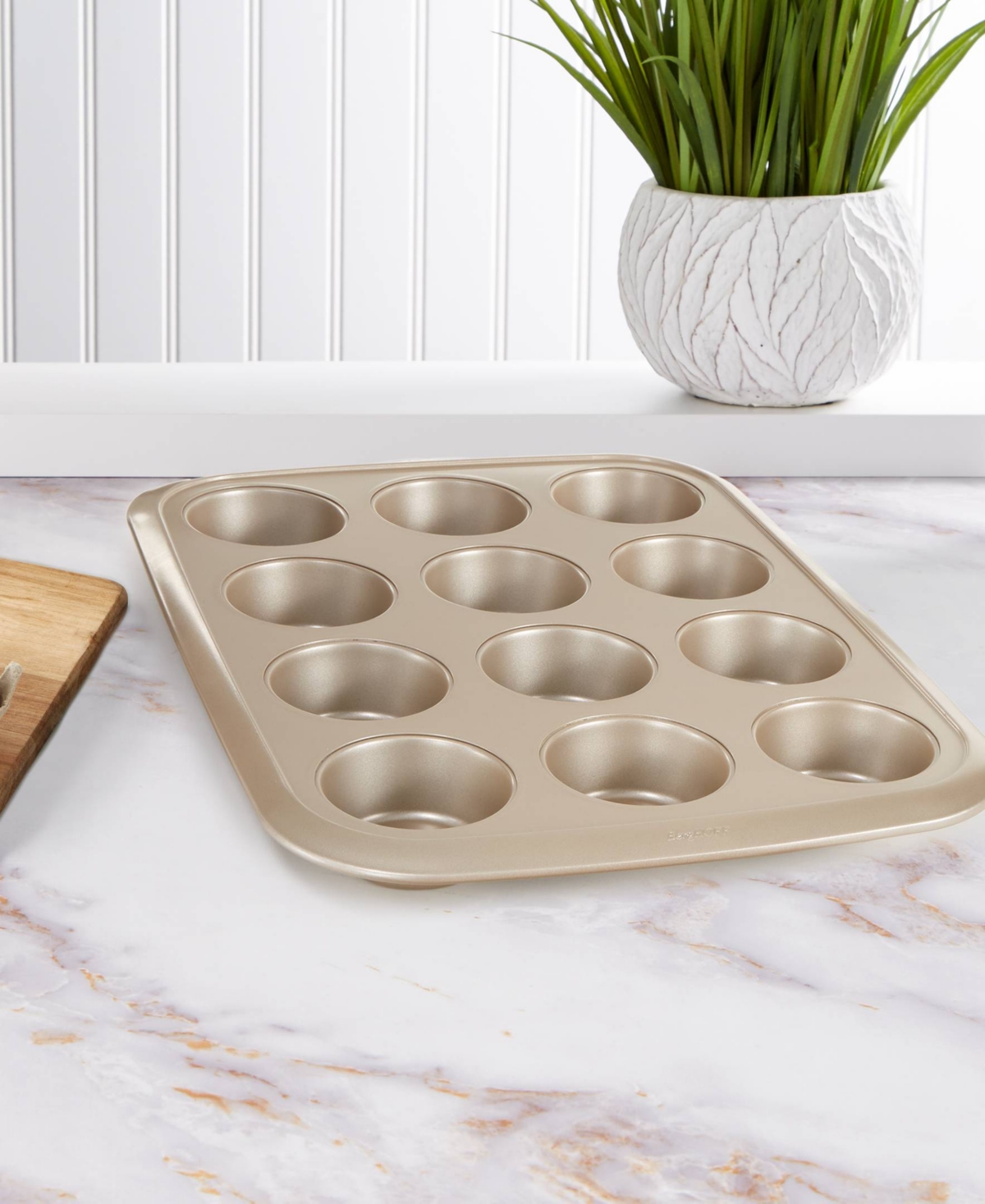 Berghoff Balance 12-cup Nonstick Carbon Steel Muffin Pan In Latte Brown
