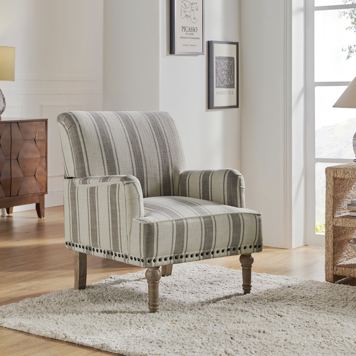 Geltrude farmhouse barbed wooden armchair with spike head trim