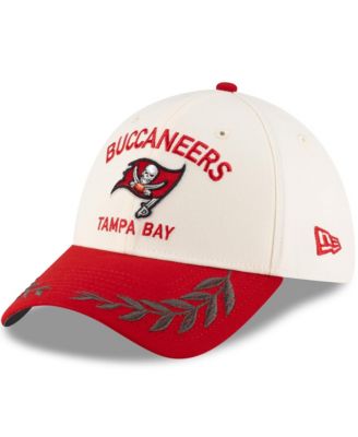 New Era - Men's Cream/Red Tampa Bay Buccaneers 2025 NFL Draft 39THIRTY Flex Hat