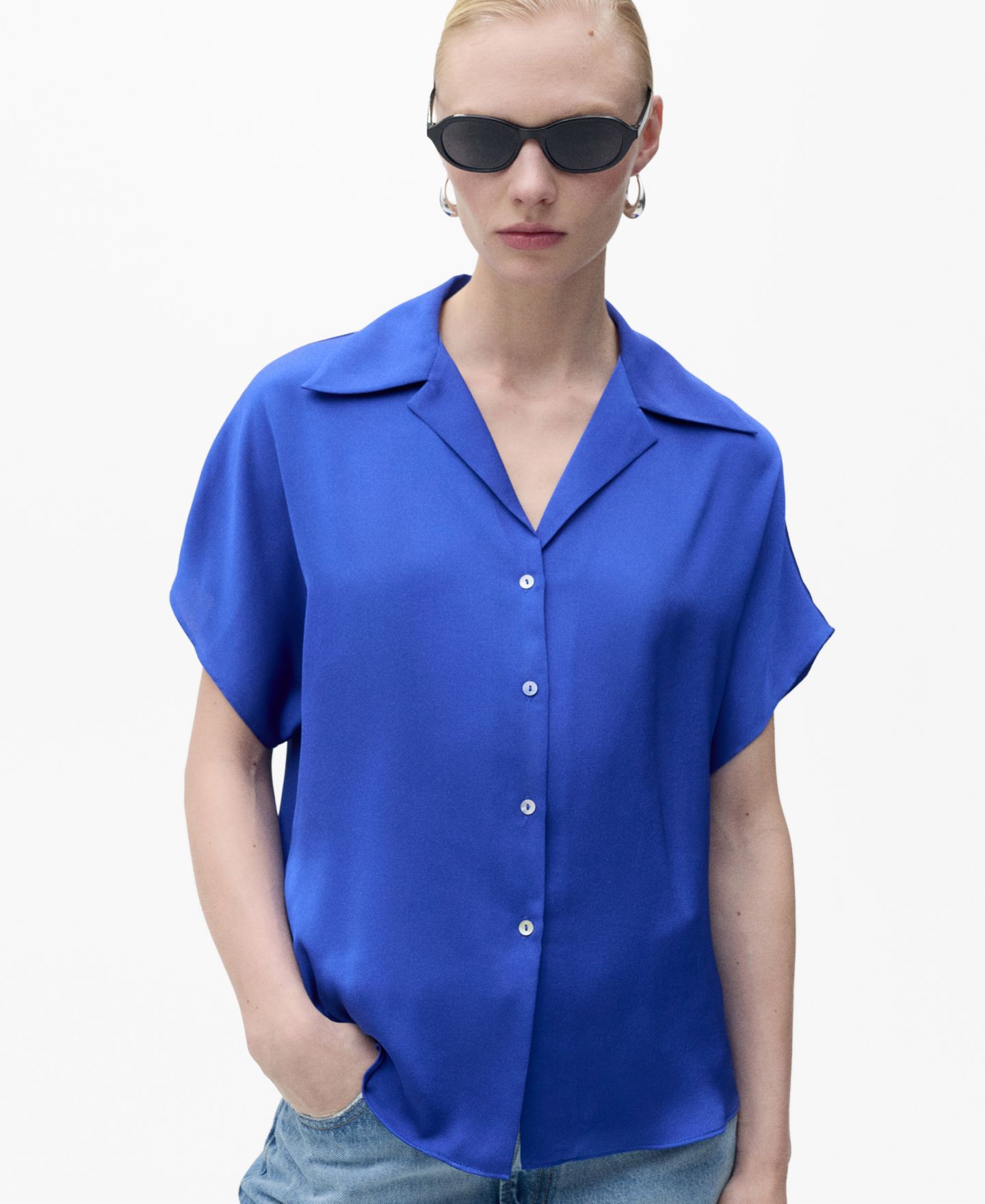 Женская рубашка Mango Short-Sleeved Satin, цвет: Ночной синий — фото 1