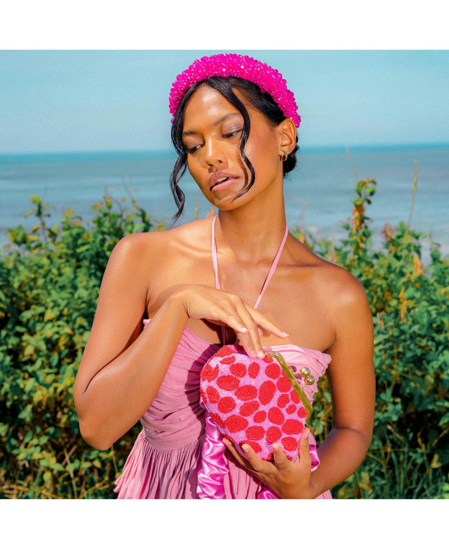 Женский клатч Brunna.co Arnoldi Daisy Hand-beaded Clutch In Pink & Red, цвет: Розовый — фото 3