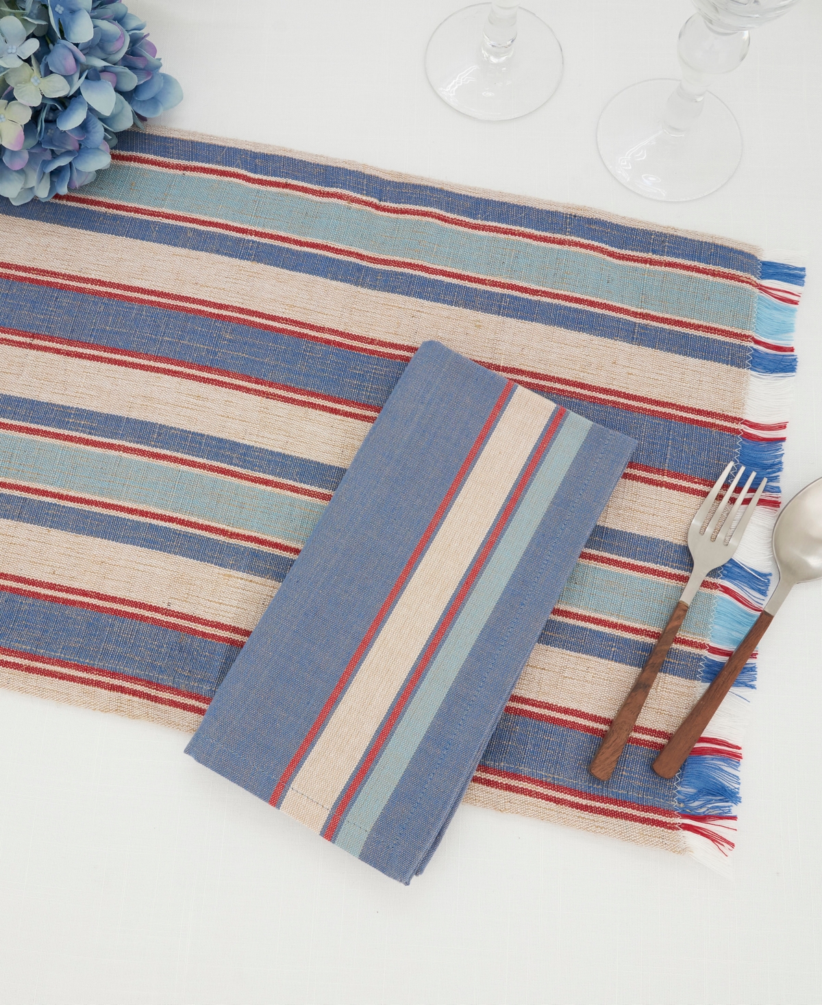Saro Lifestyle Everyday Plaid Placemats And Napkins, Set Of 8 In Red,white,blue