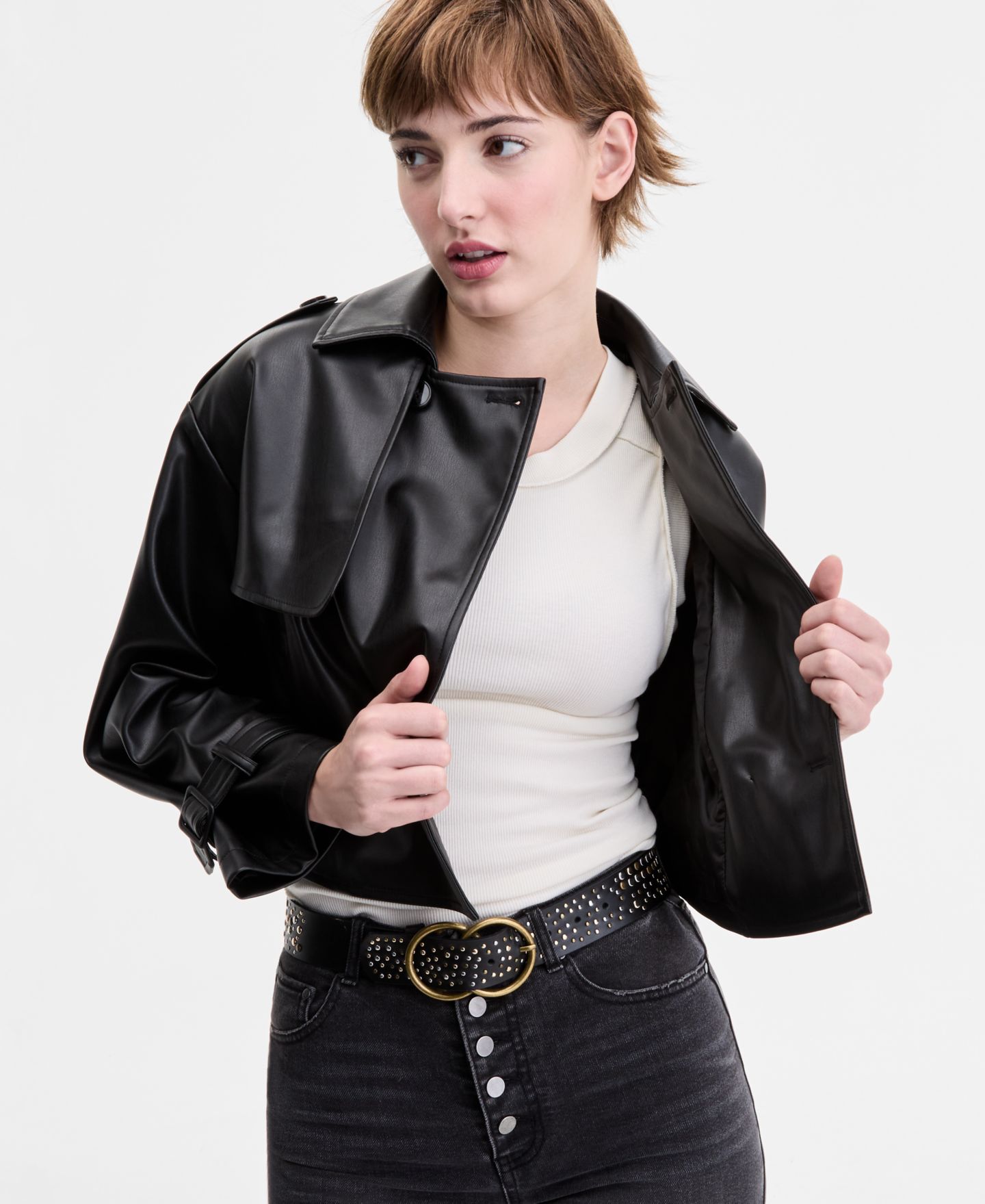 Женское пальто CoffeeShop Juniors' Cropped Faux-Leather Belted Trench, цвет: Чёрный — фото 4