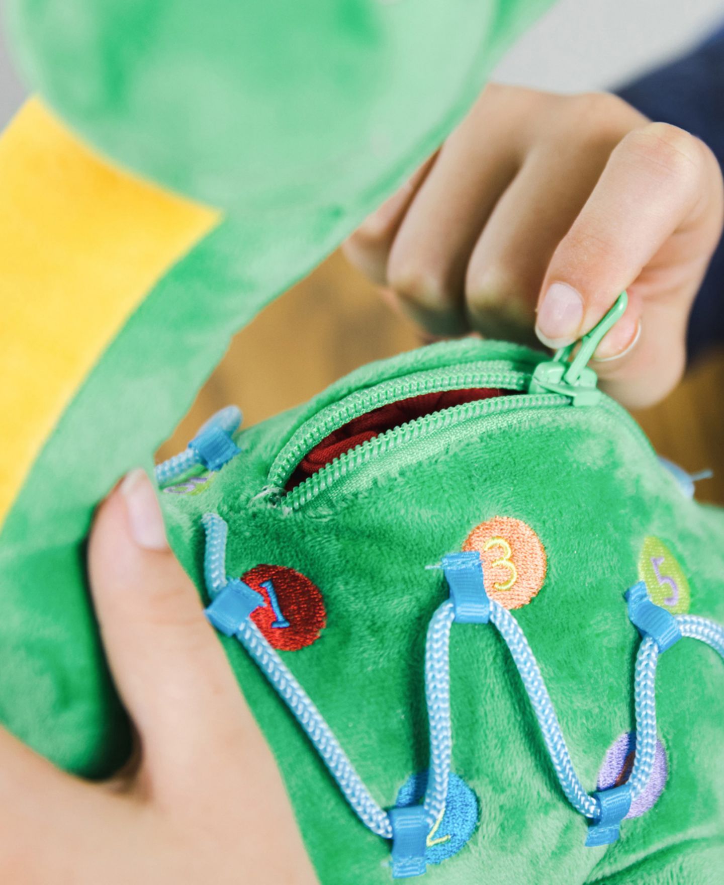 Детская мягкая игрушка Bouncyband Dinosaur 12" Busy Bee Sensory Activity Plush — фото 5