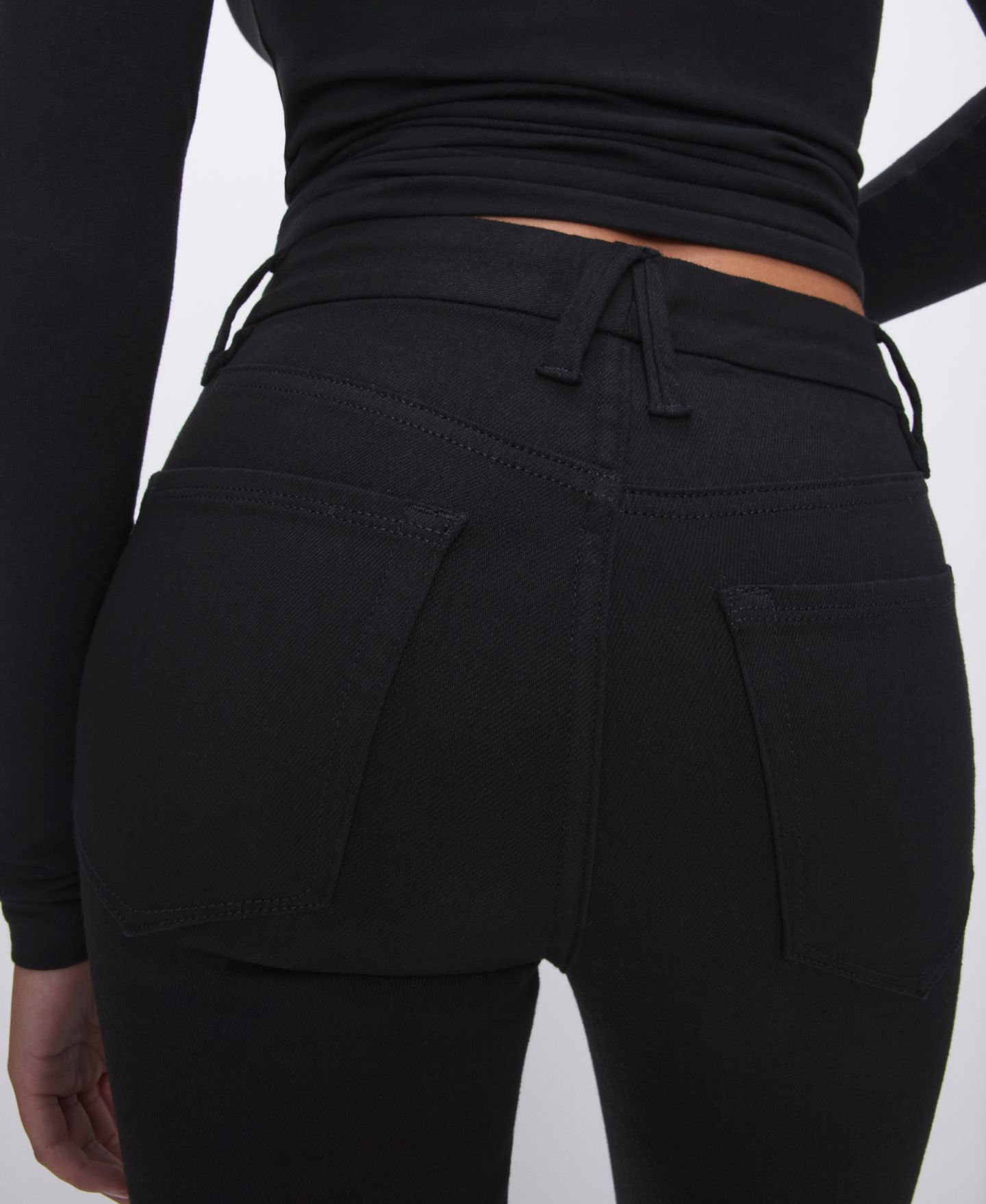 Женские джинсы Good American Never Fades Good Legs Mid-Rise Straight-Leg Jeans, Regular & Plus Size, цвет: Чёрный — фото 3