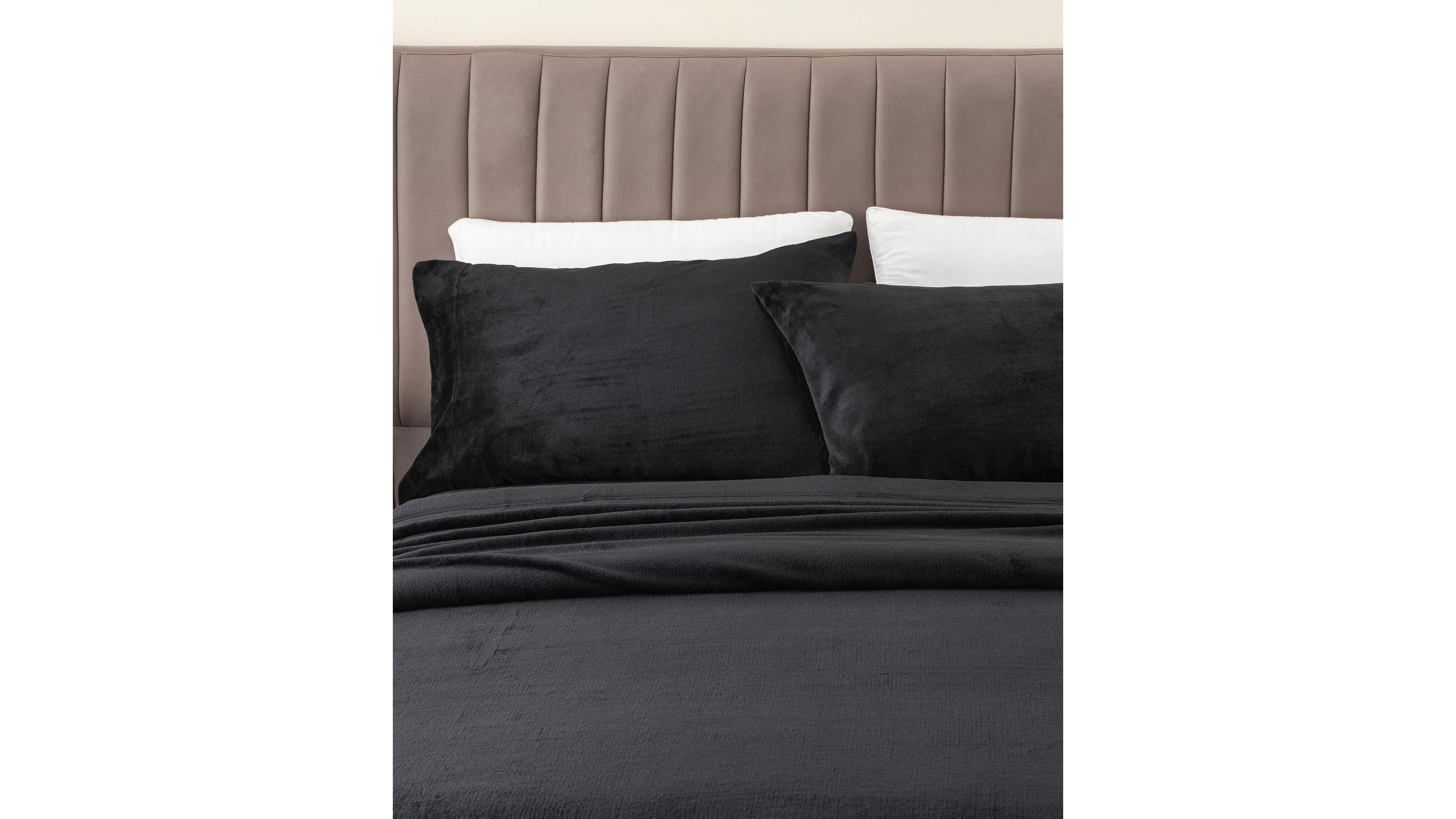 Linery & Co. Ultra-Soft Velvet Plush Solid Sheet Set