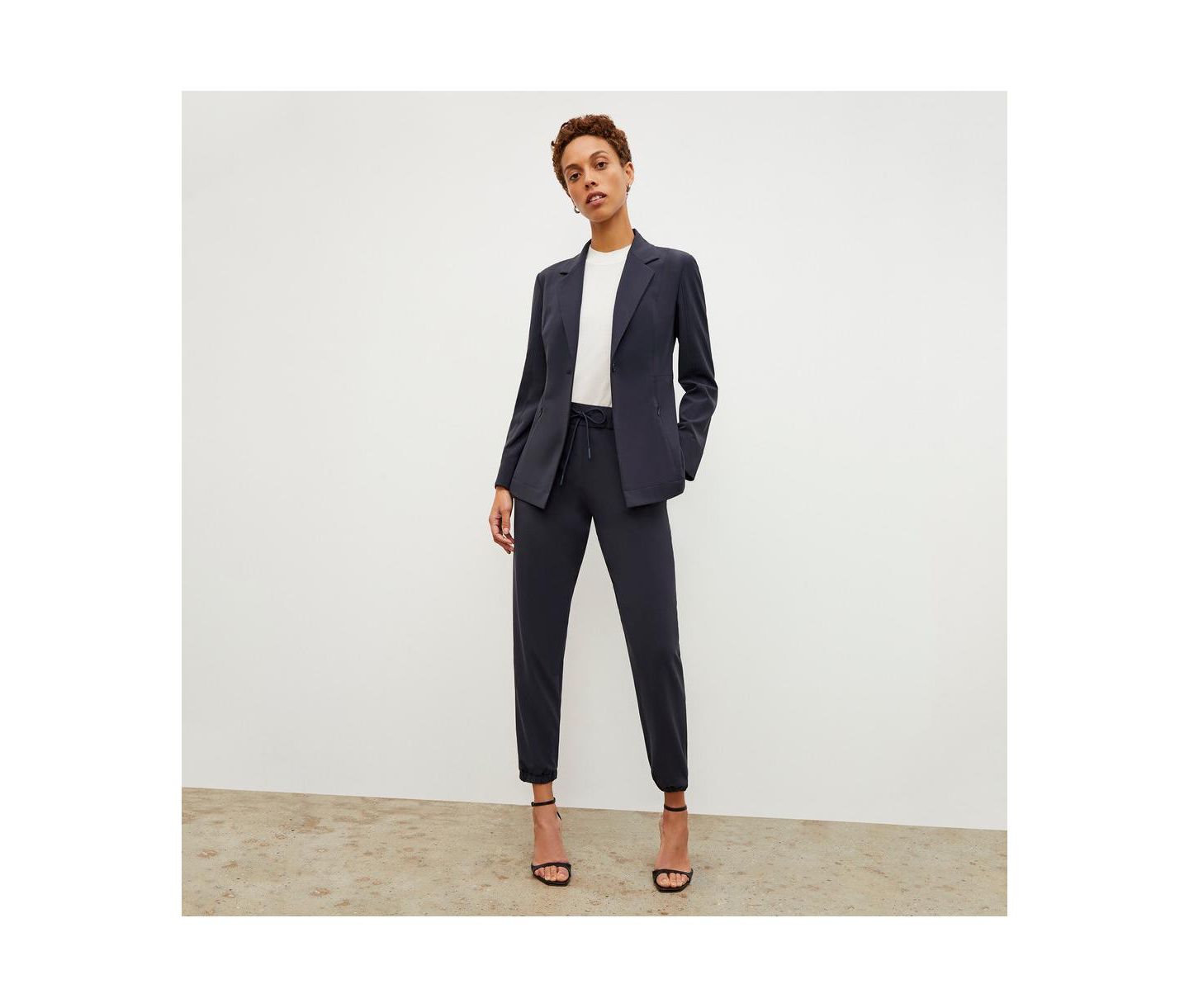 Женский пиджак M.M.LaFleur Moreland Travel Blazer - OrigamiTech, цвет: Холодный угольный — фото 4