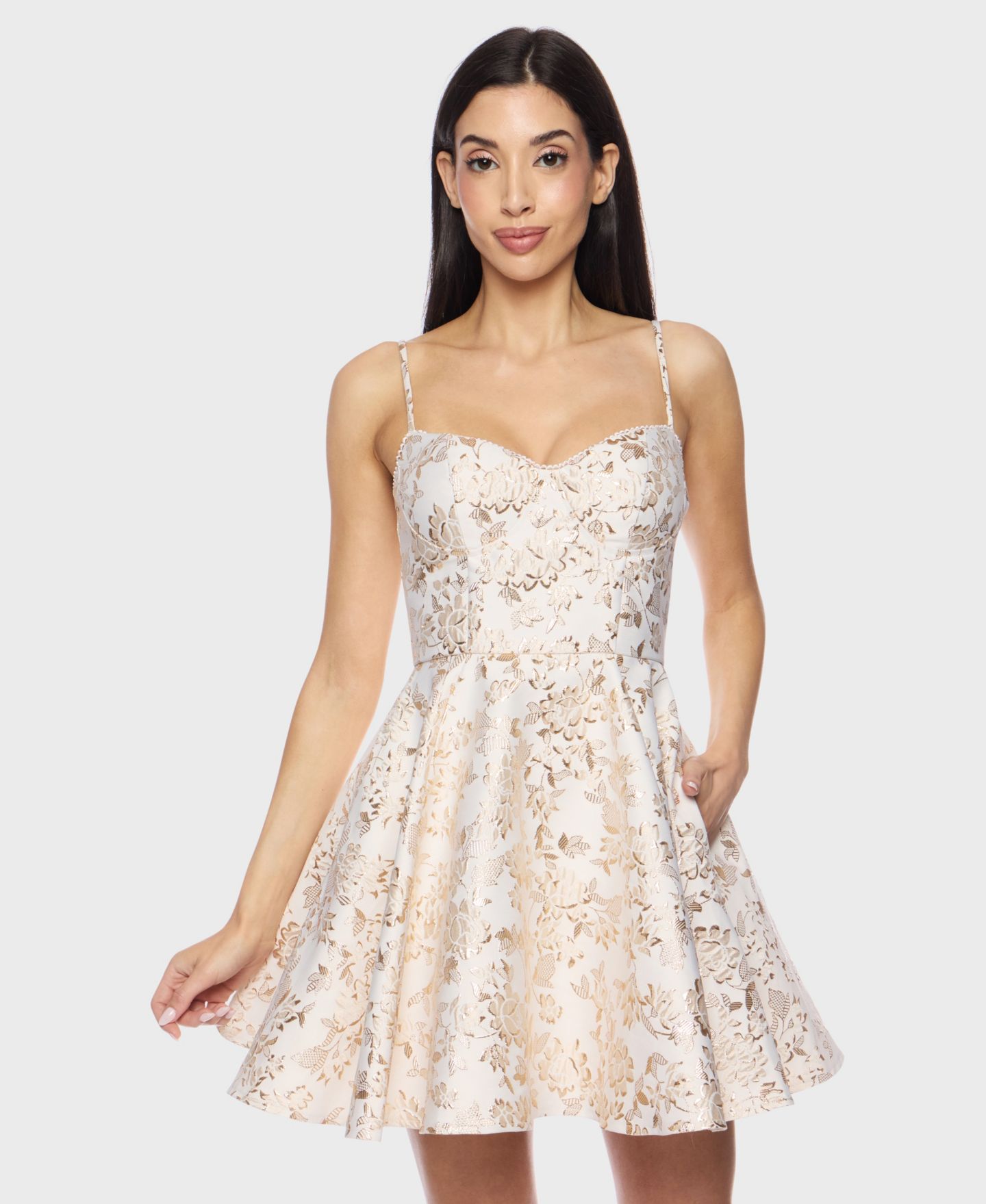 Женское платье B Darlin Juniors' Sleeveless Jacquard Fit & Flare, цвет: Молочный / Золотой — фото 1