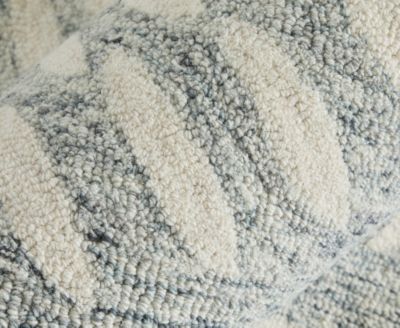 Wallace 8A38F 2'x3' Area Rug