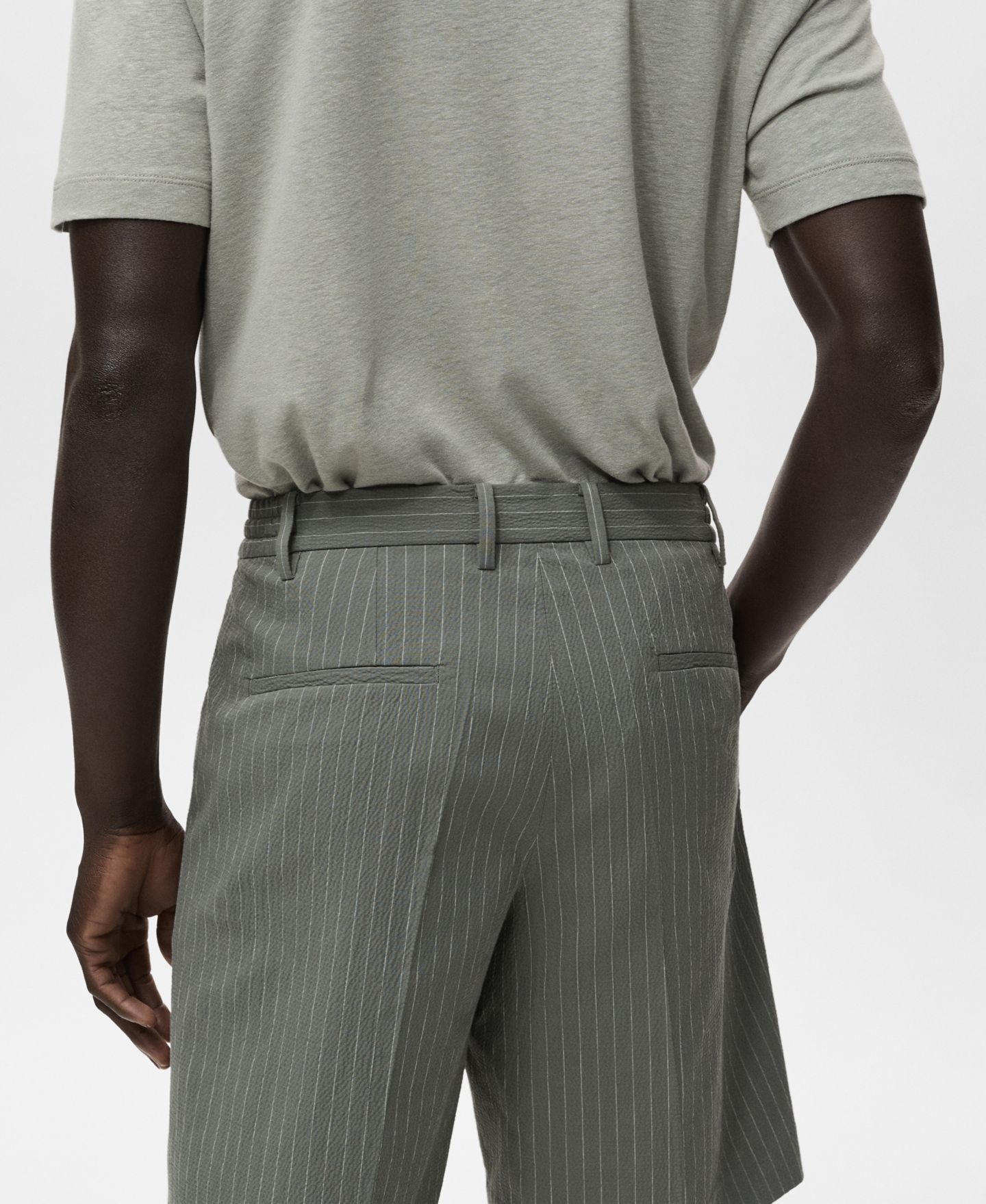 Мужские шорты Mango Slim-Fit Chino Cotton Bermuda, цвет: Серый — фото 6