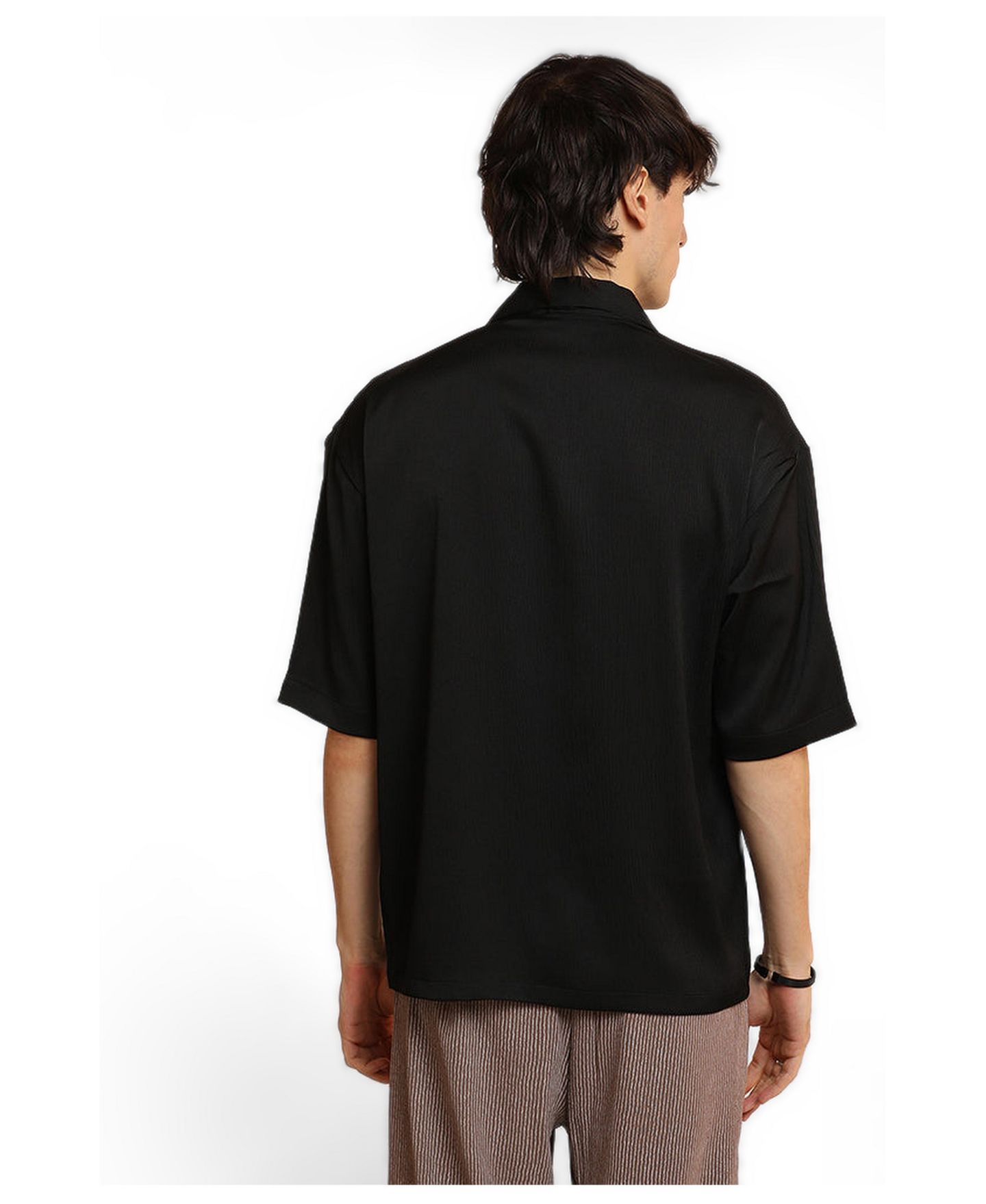Мужская рубашка Cahoot Campus Sutra Onyx Black Solid Crinkle Oversized, цвет: Чёрный — фото 2
