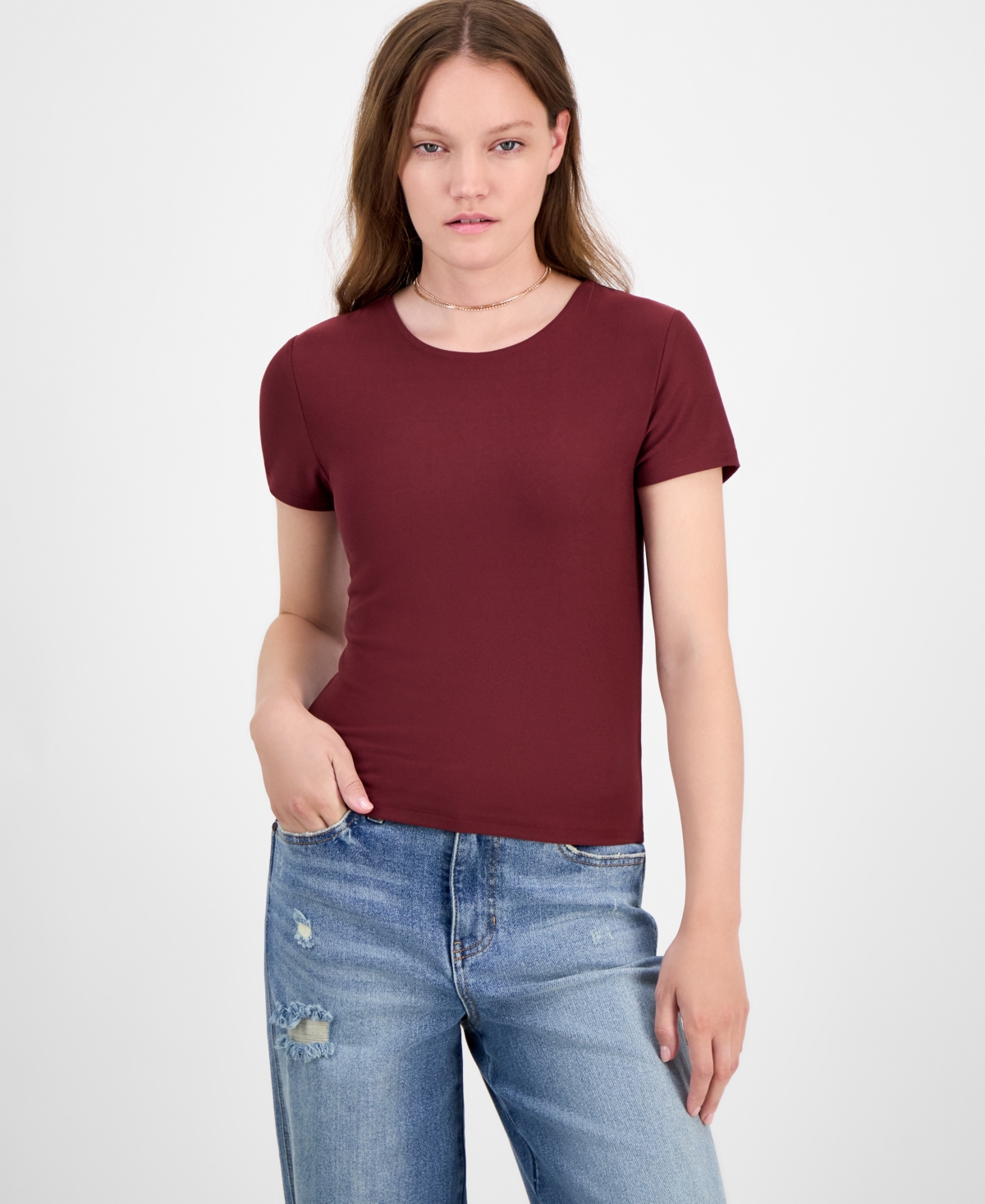 Hippie Rose Juniors' Short-sleeve Crewneck Tee In Burgundy