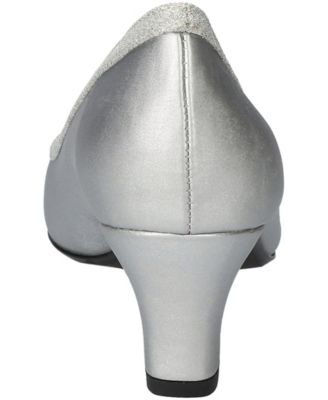 Women's Kata Round-Toe Slip-On Pumps