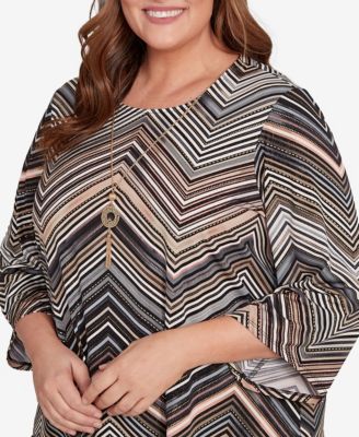 Plus Size Classic Chevron Stripe Crew Neck Top