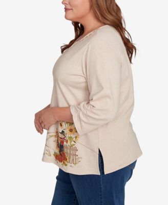 Plus Size Classic Scarecrow Bordered Keyhole Neck Top