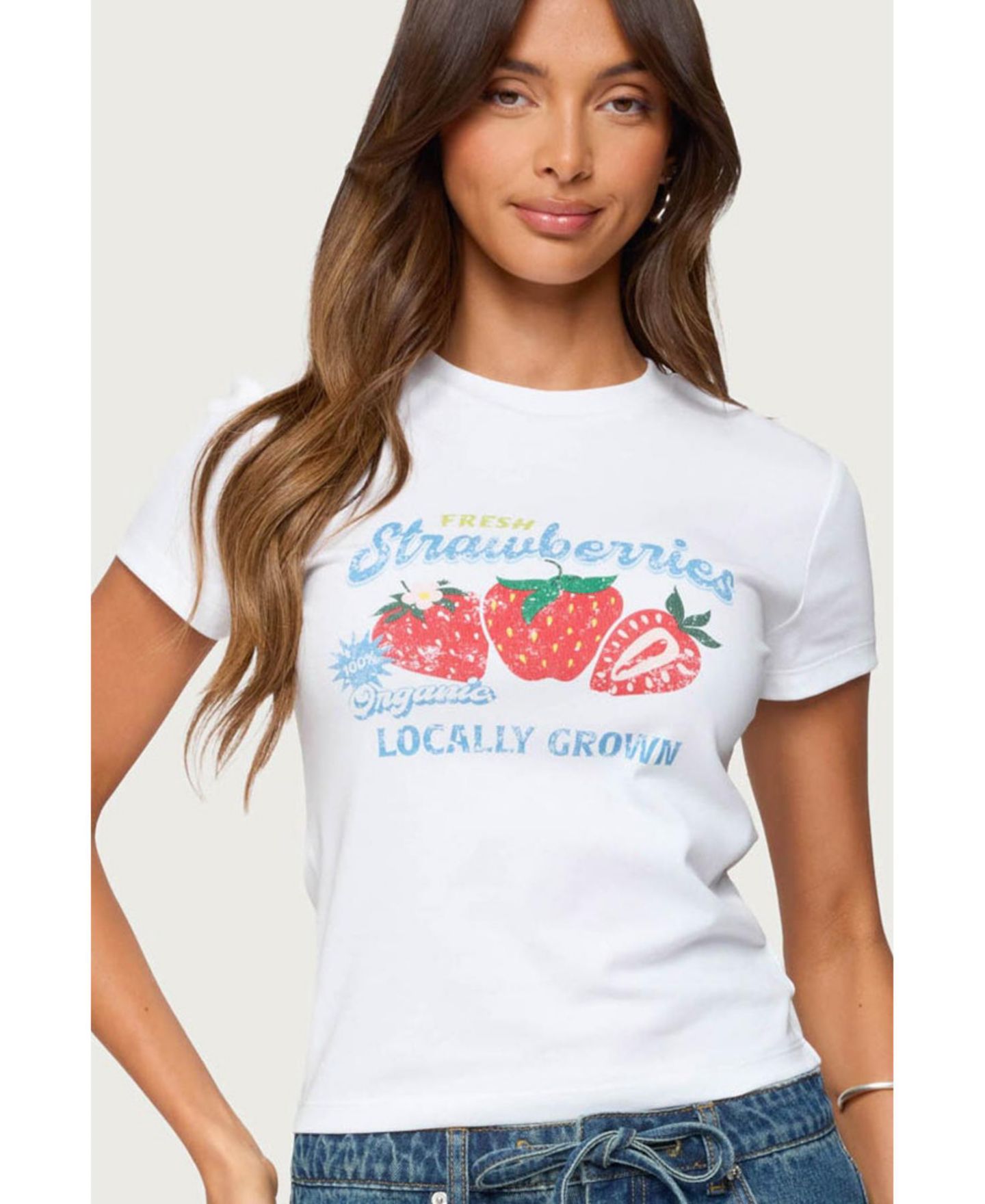 Женская футболка Edikted Fresh Strawberries Graphic, цвет: Белый — фото 1