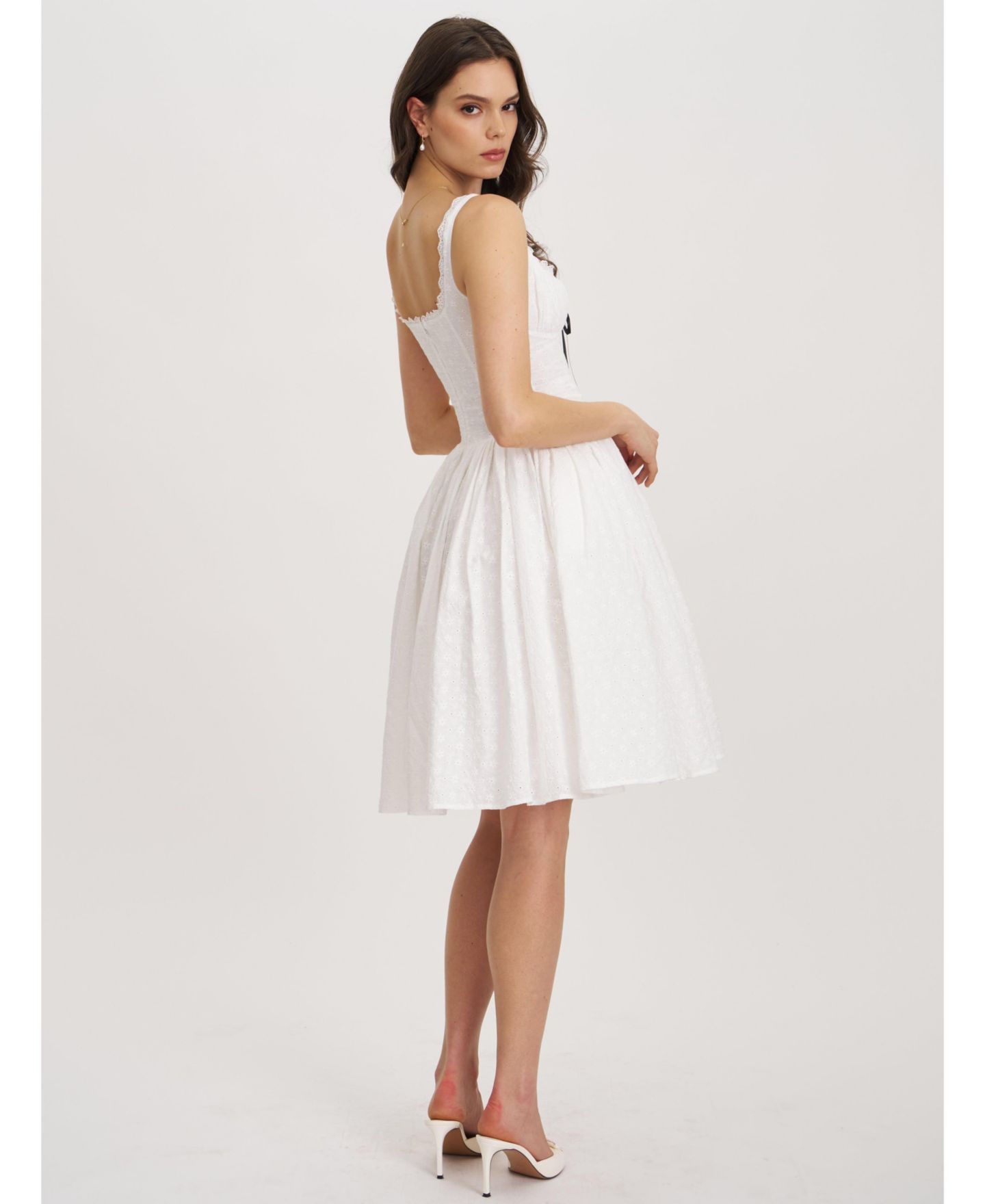 Женское платье Miss Circle Madison Cotton Eyelet Square Neck, цвет: Белый — фото 9