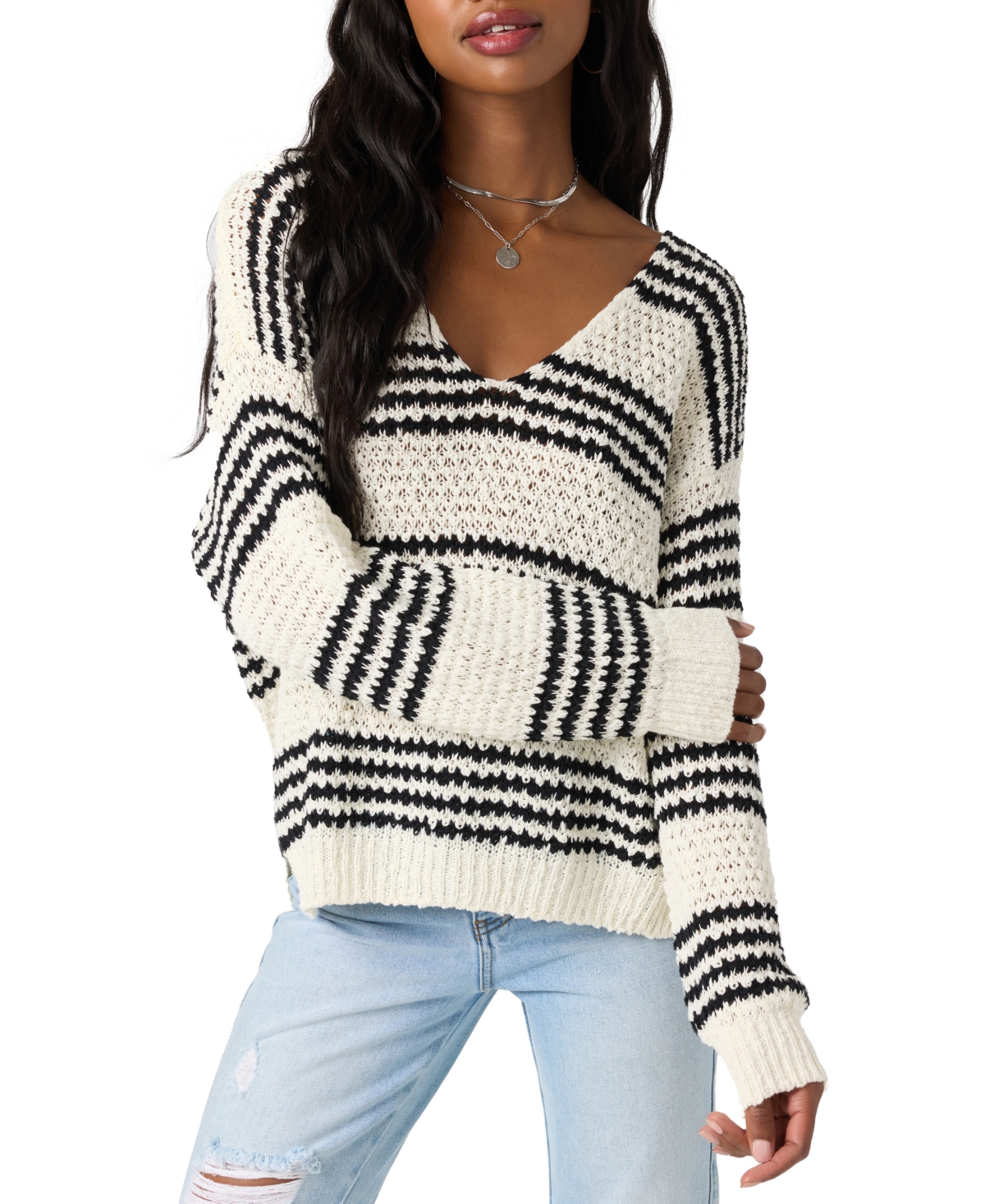 Juniors' Iyla V-Neck Long-Sleeve Cotton Sweater - Black