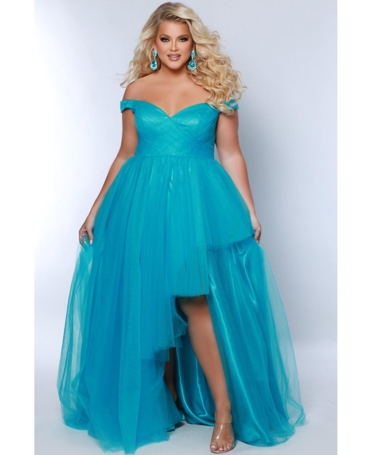 Sydney's Closet Women's High-Low Sweetheart Neckline Off-the-Shoulder Gown