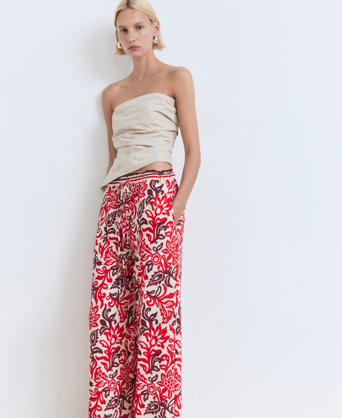Женские брюки Mango Flowy Printed, цвет: Молочный белый — фото 4