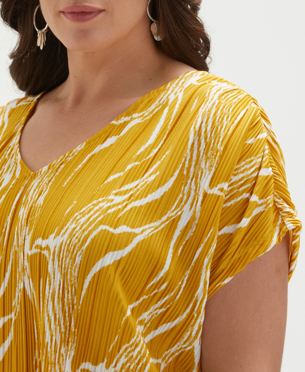 Ella Rafaella Plus Size Ripple Print V-neck Plisse Short Sleeve Top In Yellow