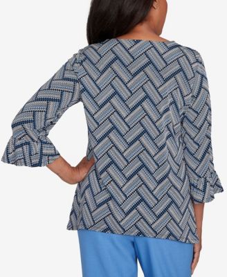 Women's Chevron Textured Knit Top with Necklace