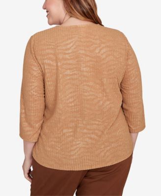 Plus Size Mount Laurel Shimmer Animal Jacquard Pull On Top with Necklace