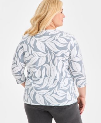 Plus Size V-Neck 3/4-Sleeve Knit Top